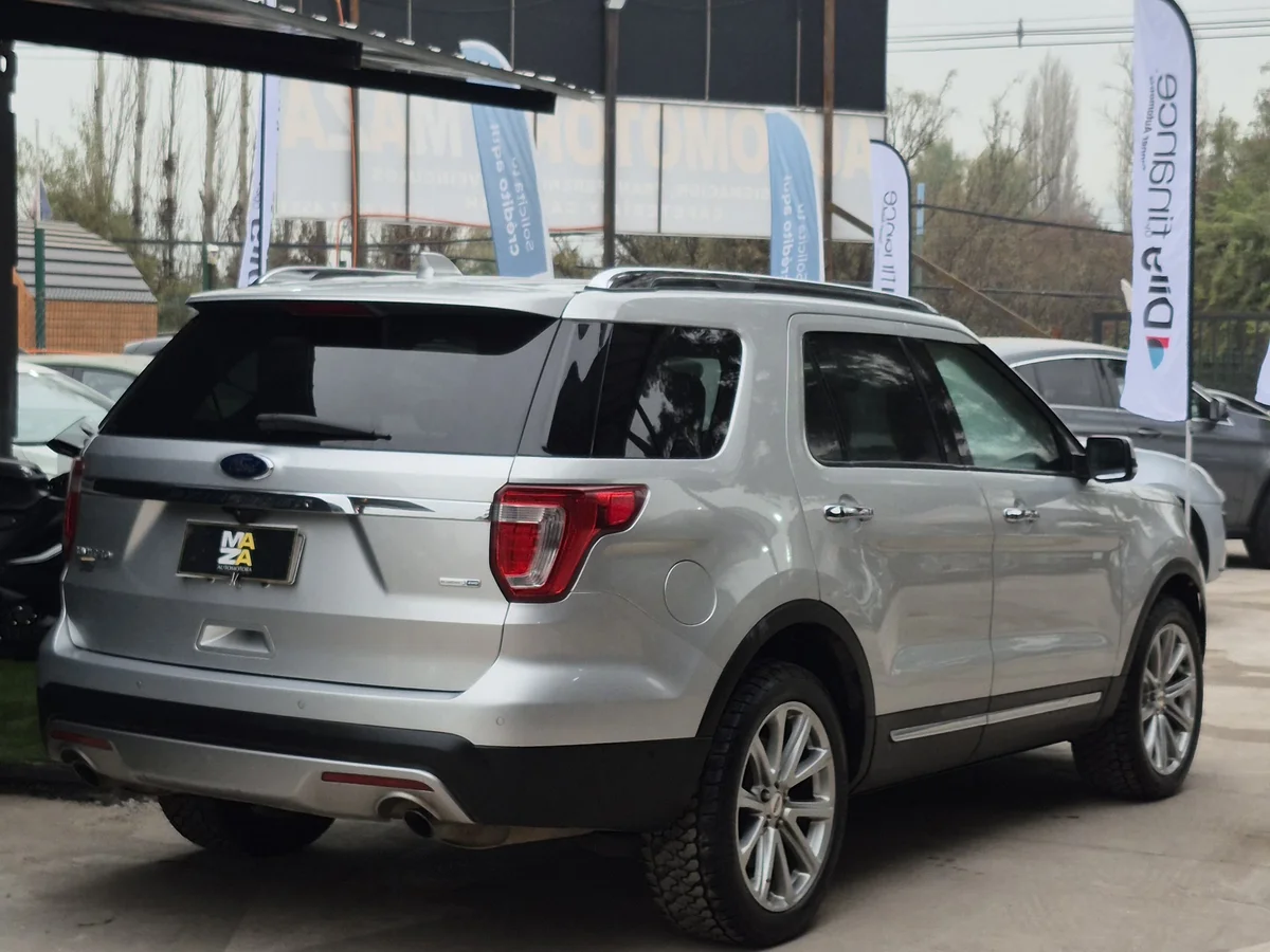 Ford Explorer — foto 5 de 11