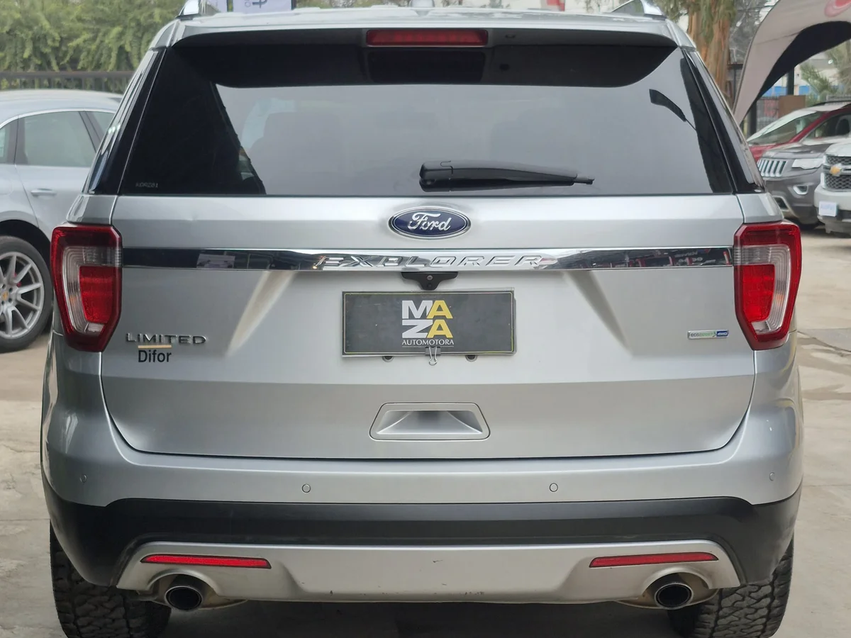 Ford Explorer — foto 6 de 11