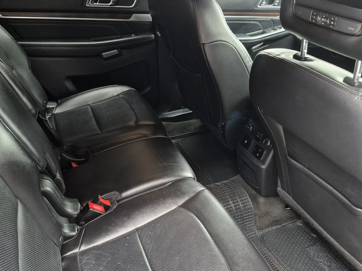 Ford Explorer — foto 8 de 11