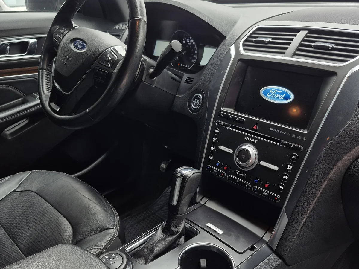 Ford Explorer — foto 11 de 11