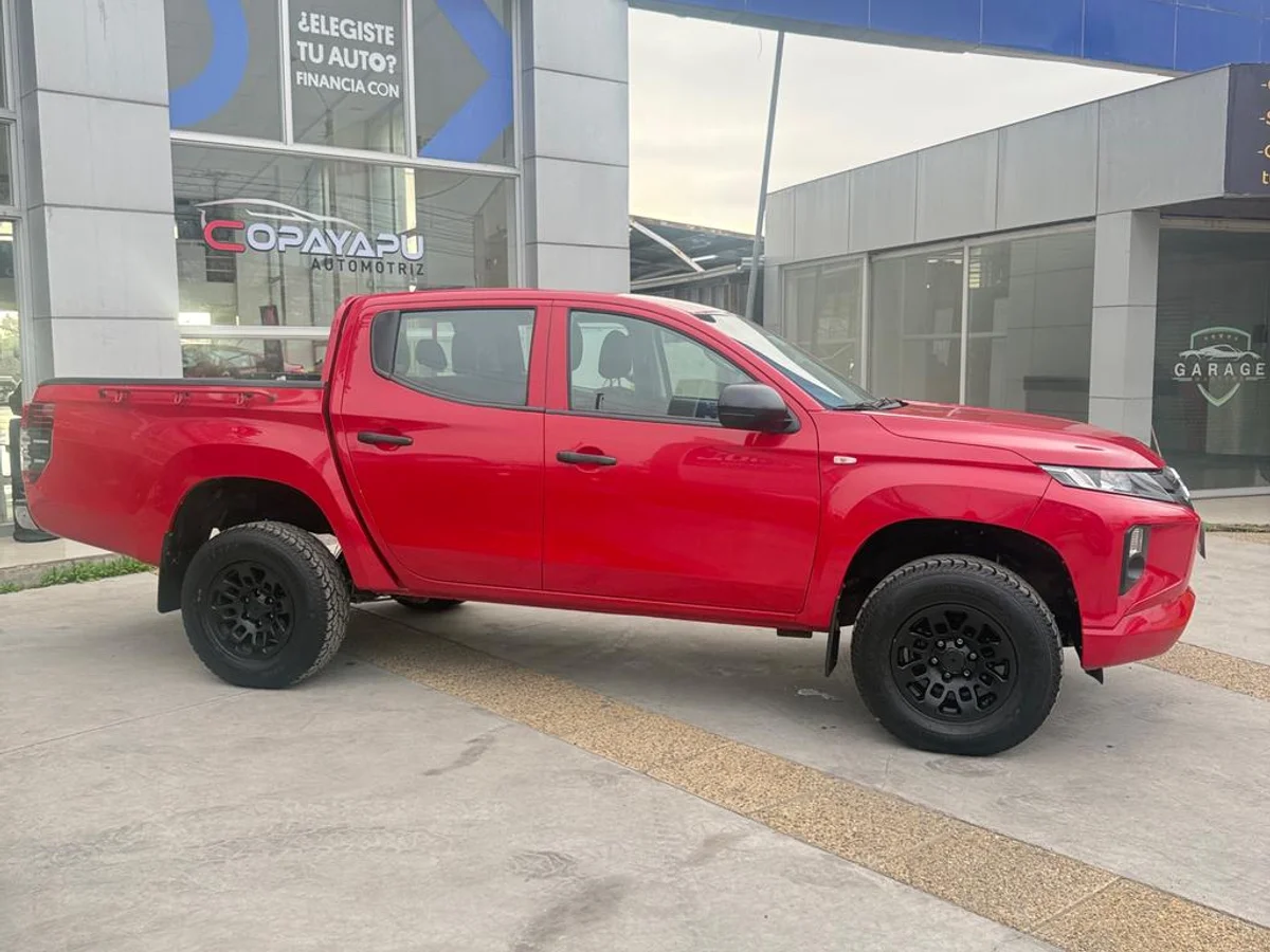 Mitsubishi Katana — foto 3 de 10
