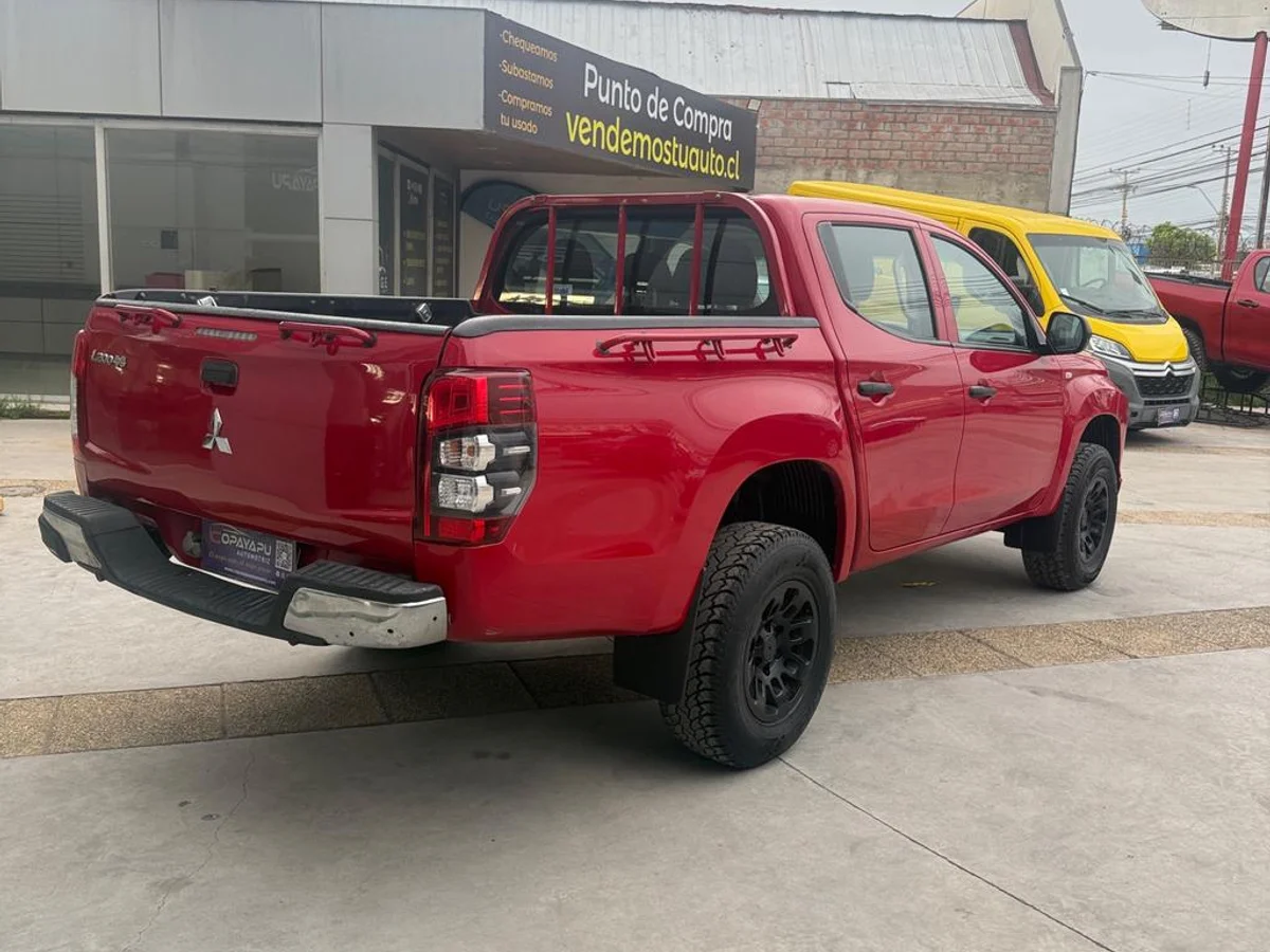 Mitsubishi Katana — foto 4 de 10
