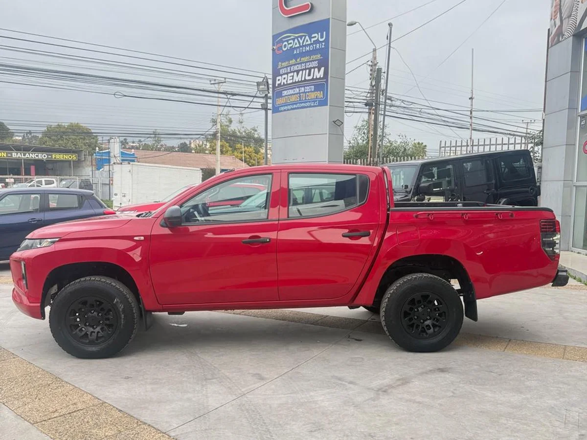 Mitsubishi Katana — foto 5 de 10