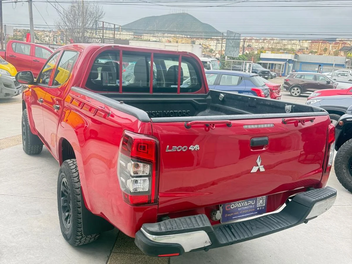 Mitsubishi Katana — foto 6 de 10