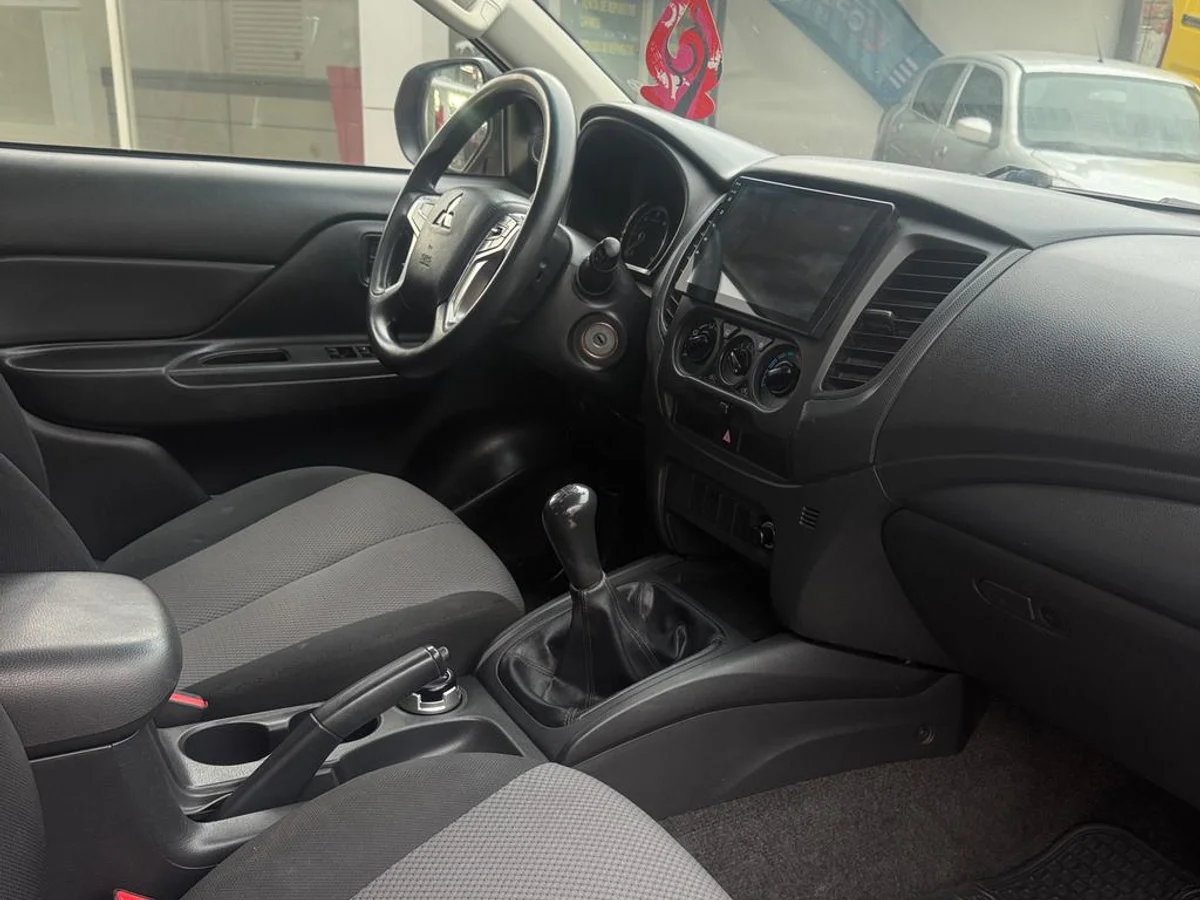 Mitsubishi Katana — foto 9 de 10