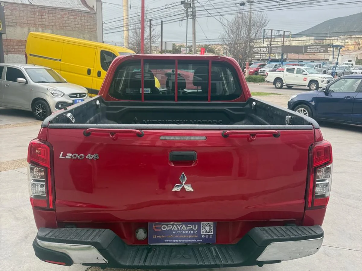 Mitsubishi Katana — foto 10 de 10