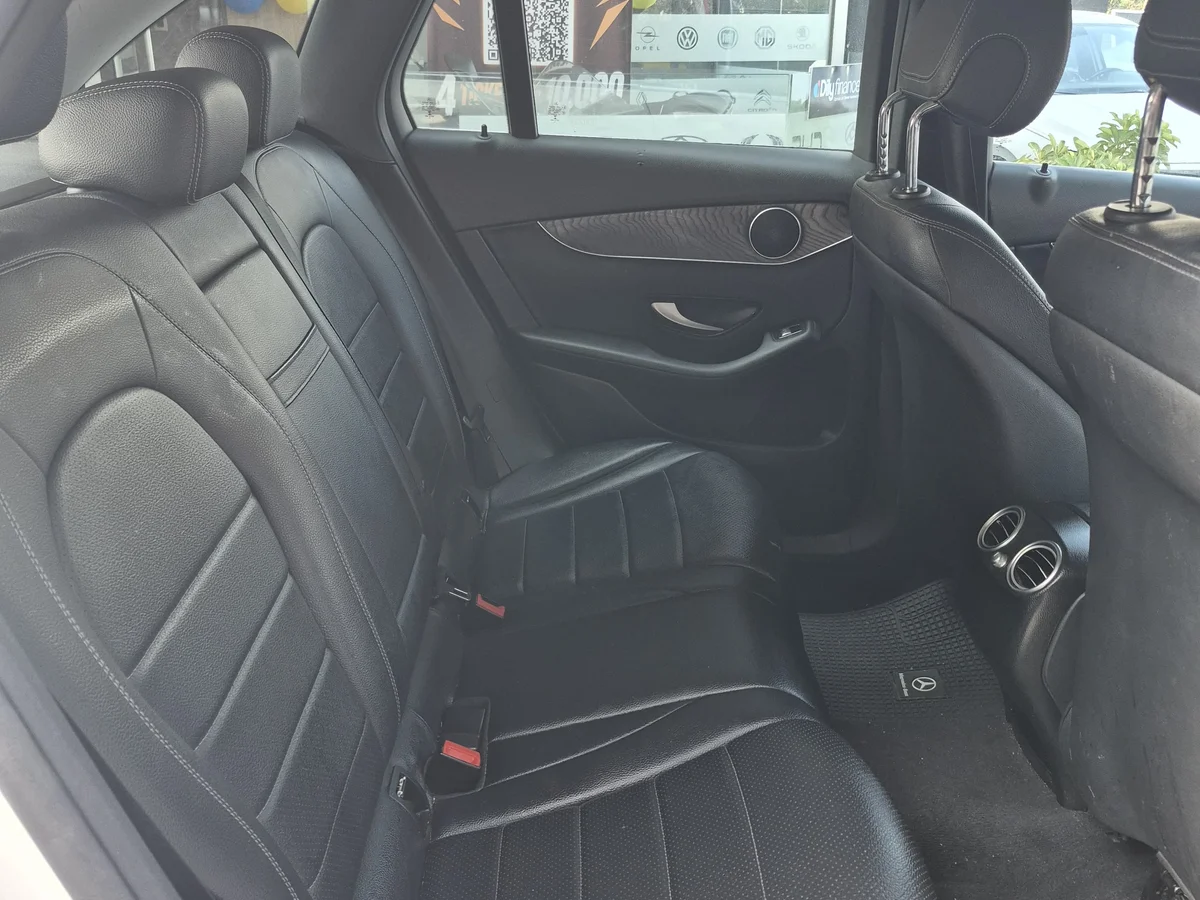 Mercedes-Benz Glc200 — foto 8 de 10