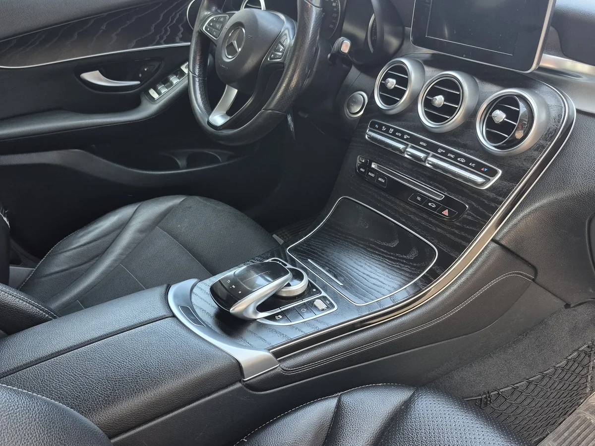 Mercedes-Benz Glc200 — foto 9 de 10