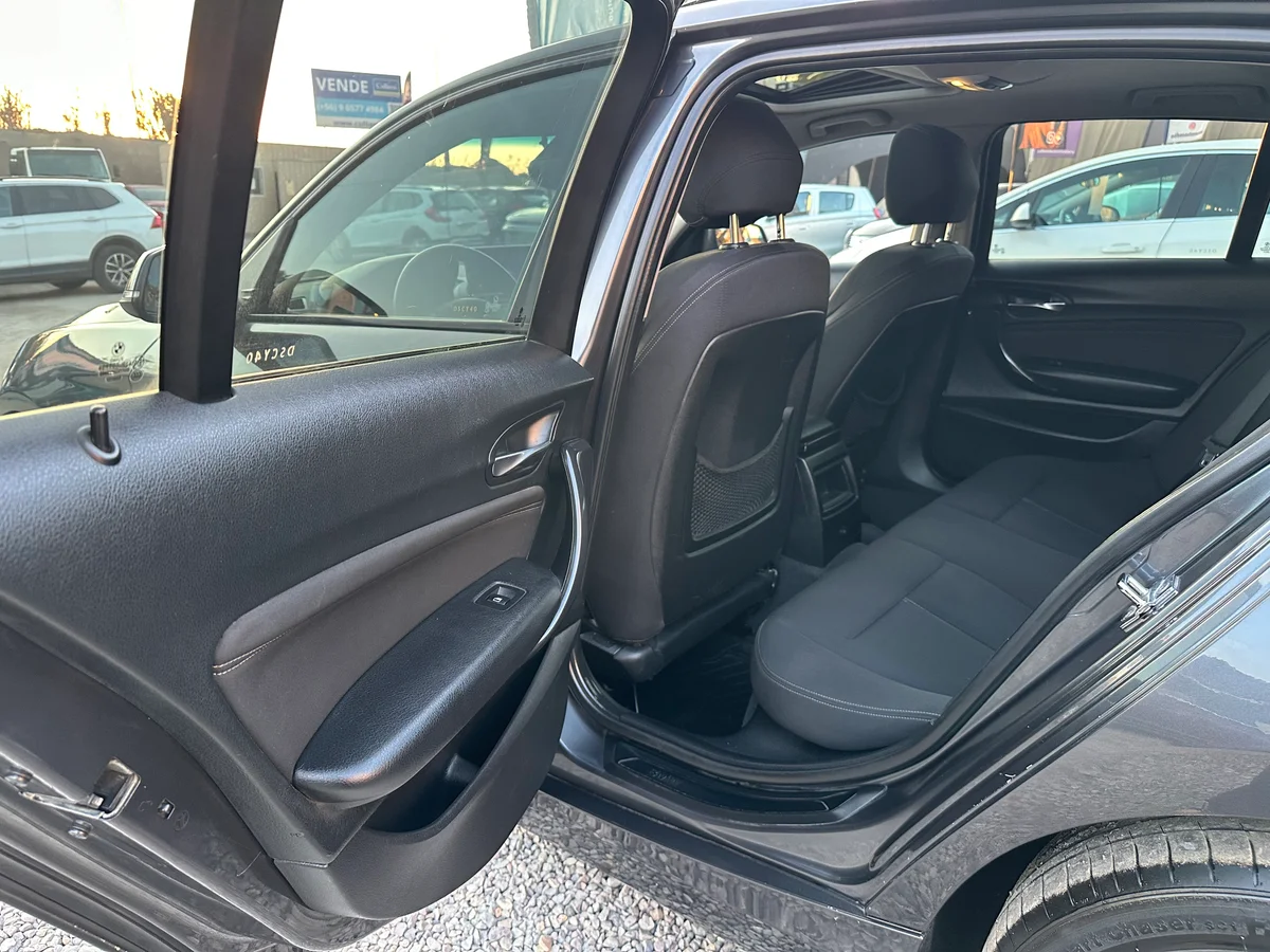 BMW 116I Sport 1.6 AUT SUNRROF 2012 - Miniatura 25