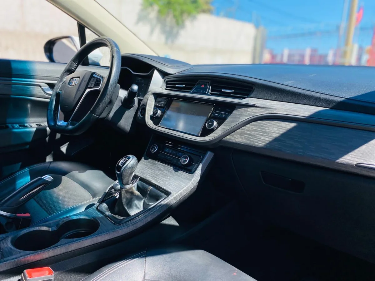 Geely Gs — foto 7 de 13