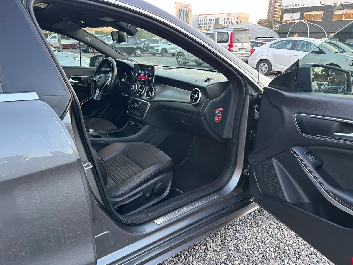 MERCEDES BENZ CLA 220 2.1 CDI AUT LOOK AMG 2014 - Miniatura 22