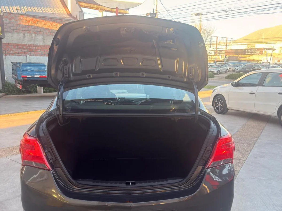 Chevrolet Prisma — foto 8 de 10