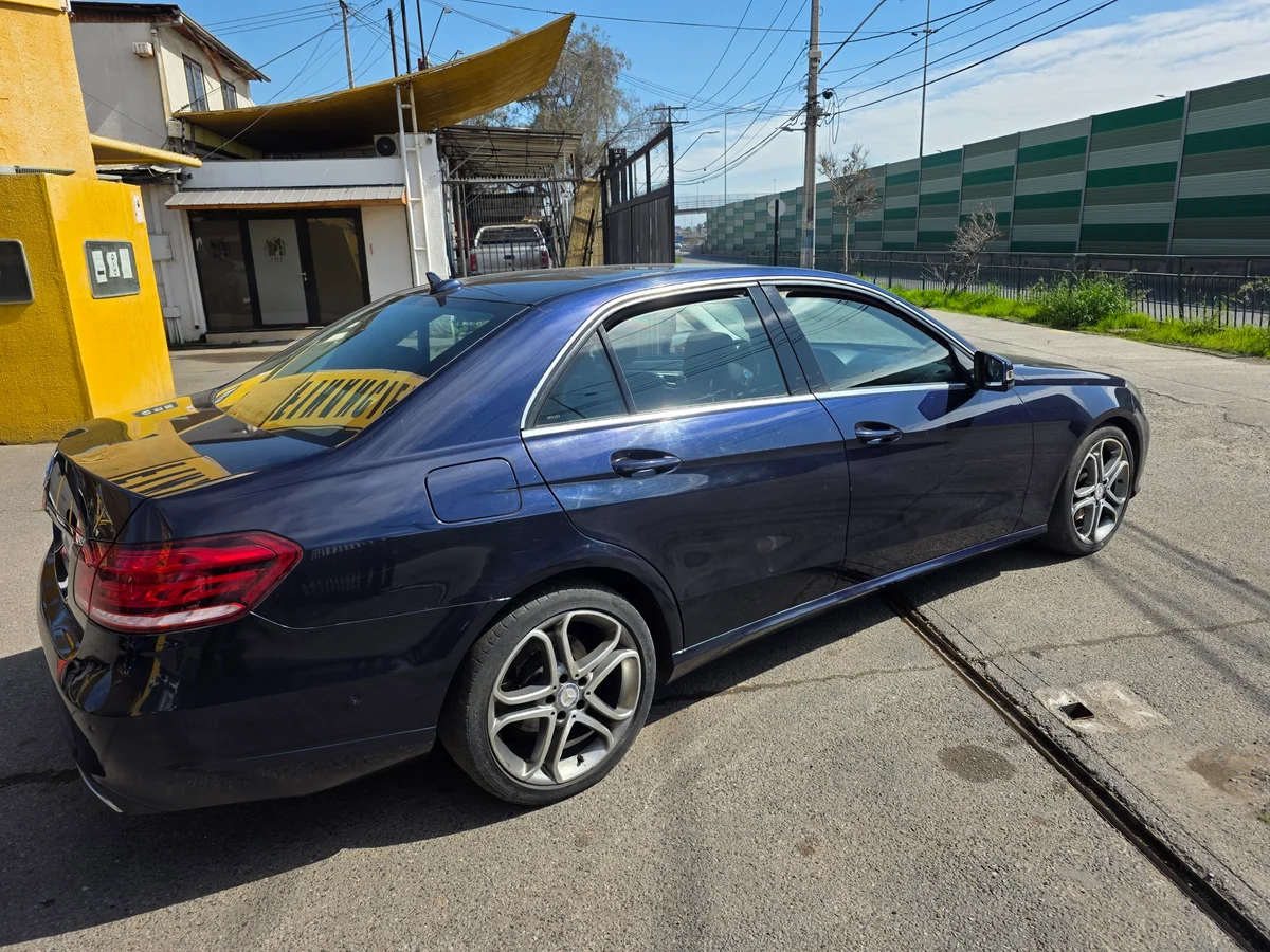 Mercedes-Benz E200 — foto 4 de 13