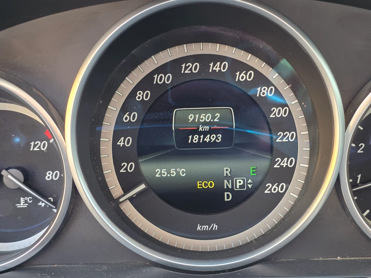 Mercedes-Benz E200 — foto 8 de 13