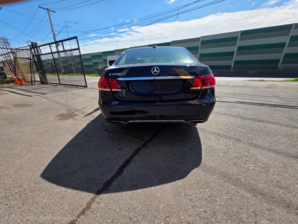 Mercedes-Benz E200 — foto 11 de 13