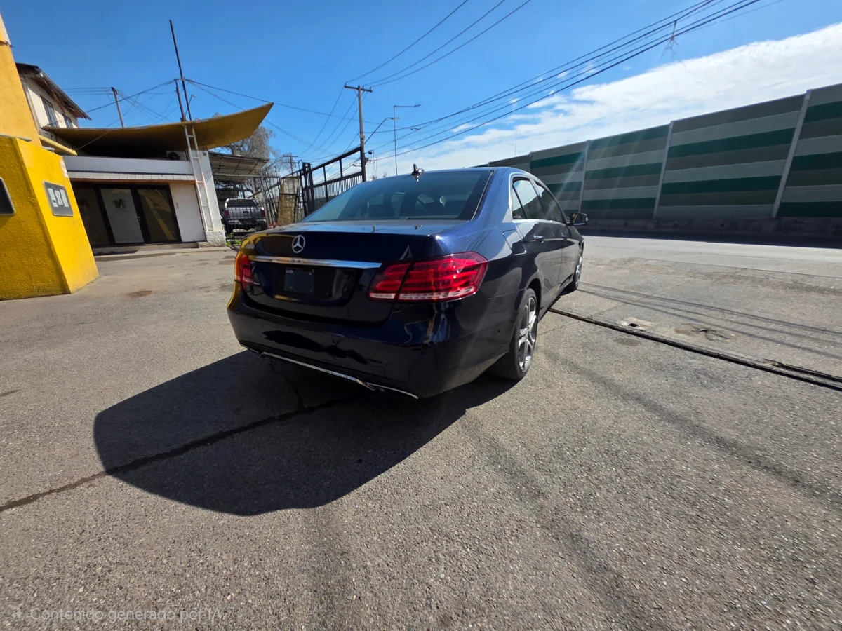 Mercedes-Benz E200 — foto 12 de 13
