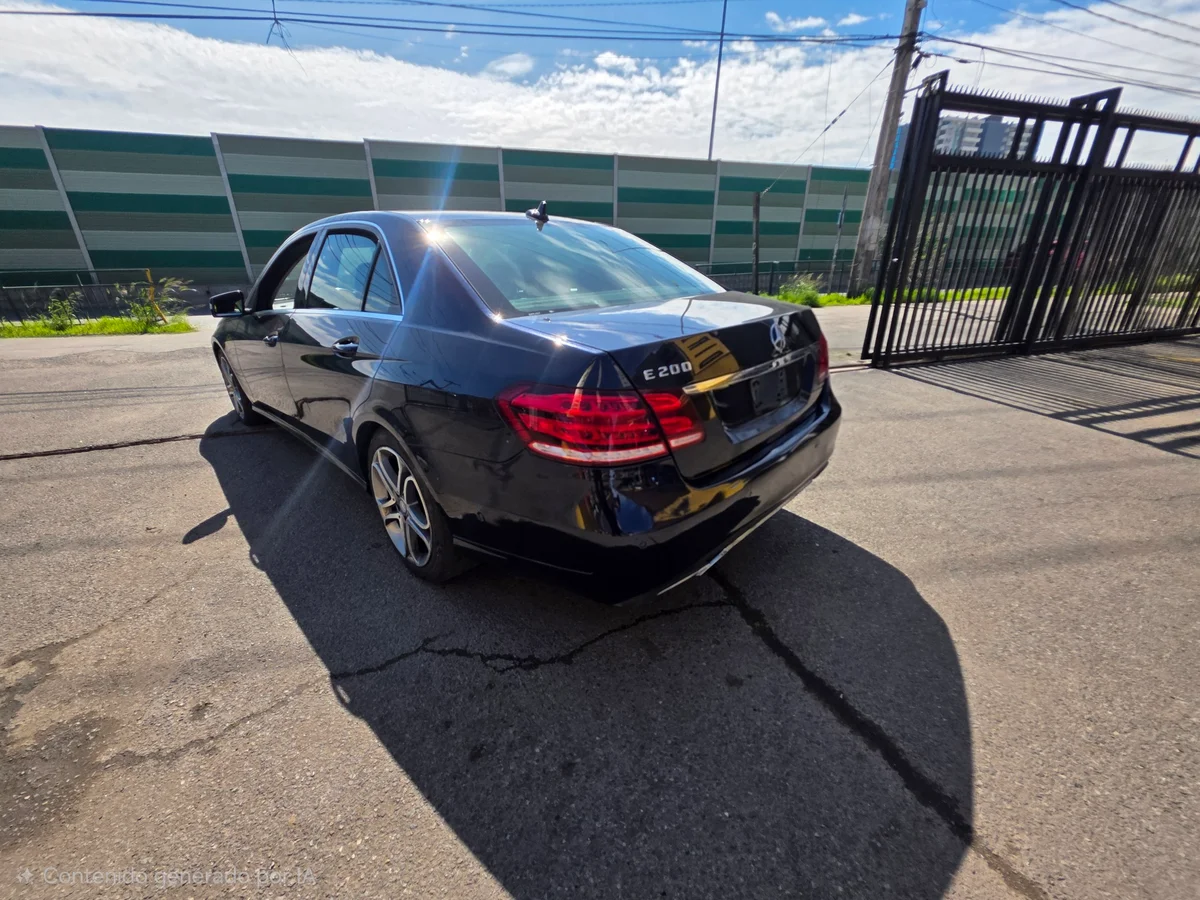 Mercedes-Benz E200 — foto 13 de 13