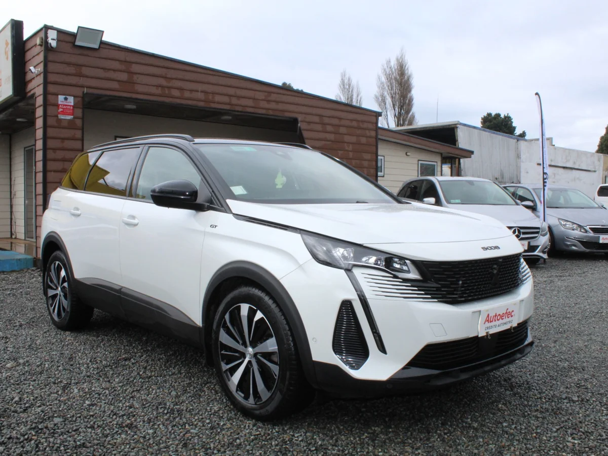 PEUGEOT 5008 GT 1.5 diésel 2023