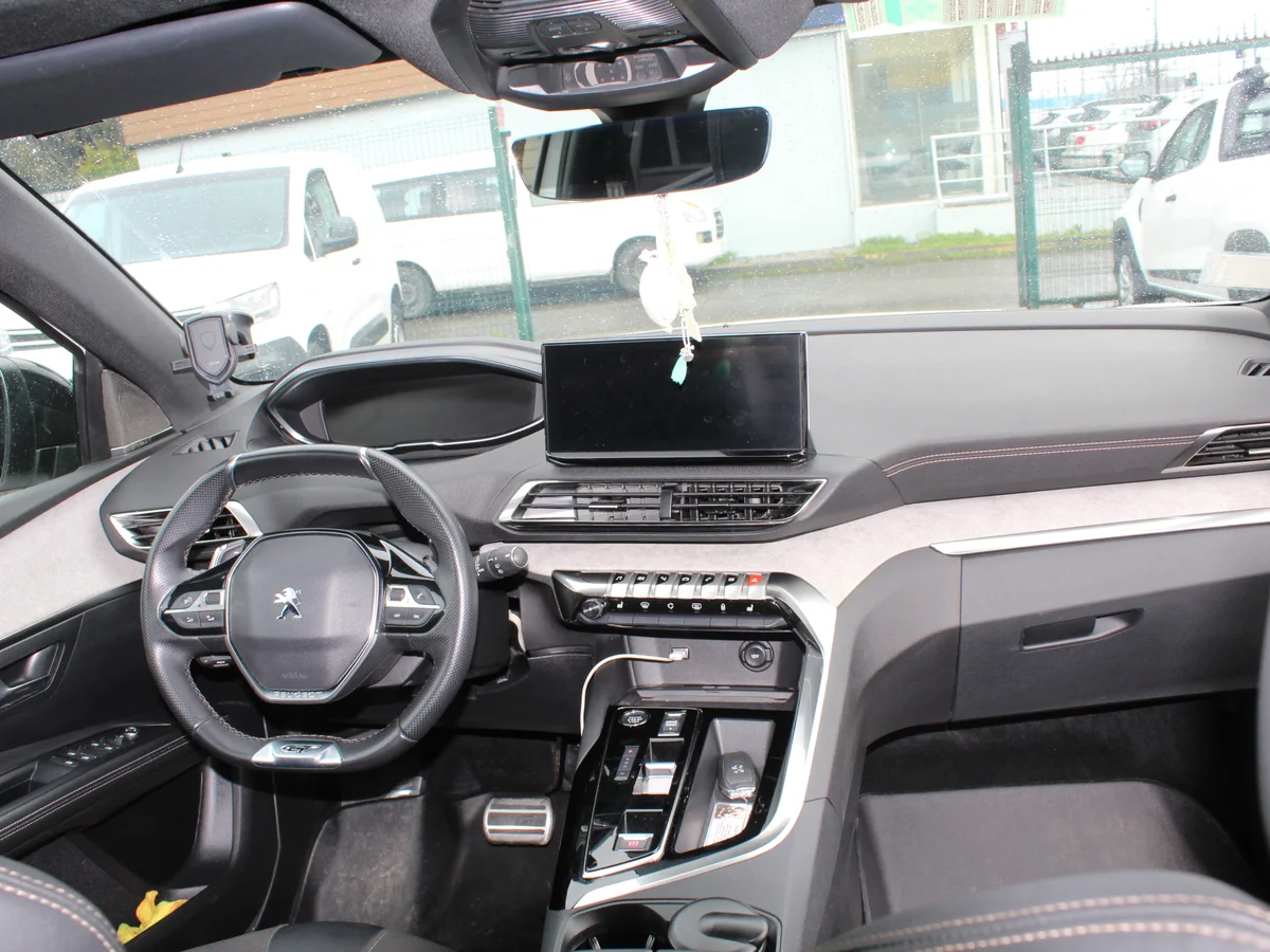 PEUGEOT 5008 GT 1.5 diésel 2023 - Miniatura 8