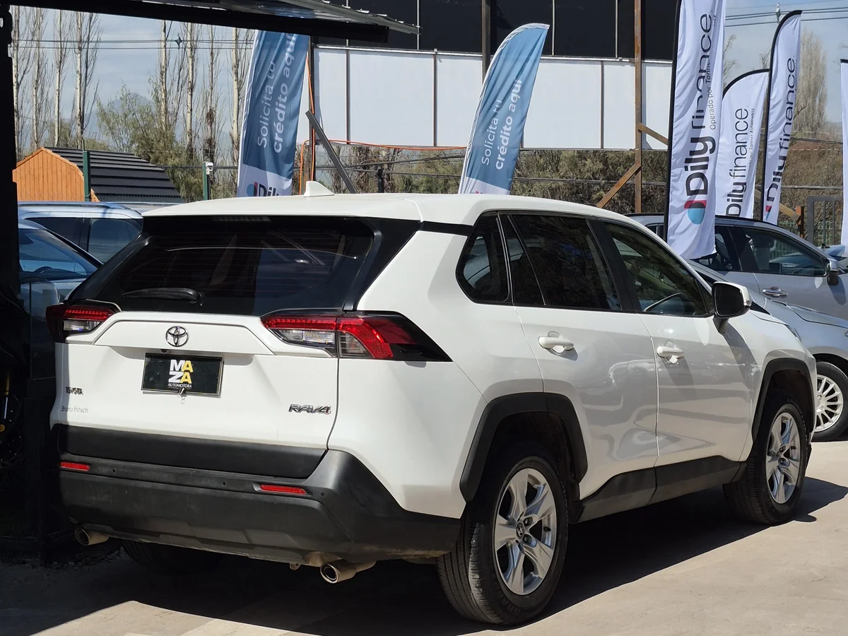 Toyota RAV4 — foto 4 de 11