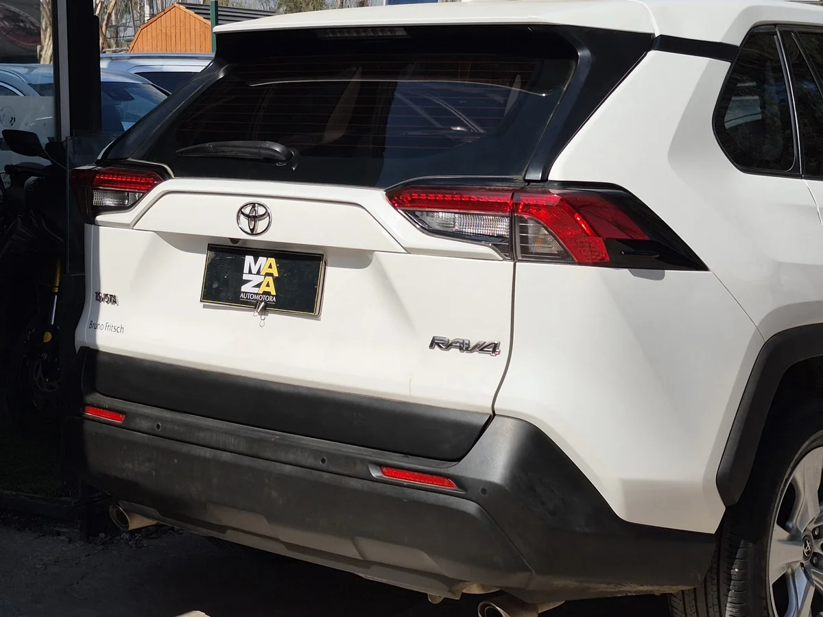 Toyota RAV4 — foto 5 de 11