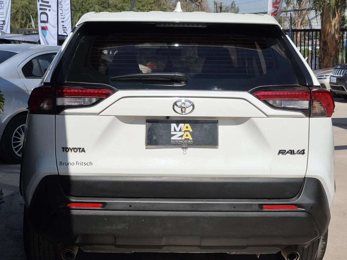 Toyota RAV4 — foto 6 de 11