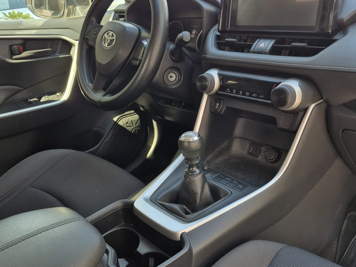 Toyota RAV4 — foto 10 de 11