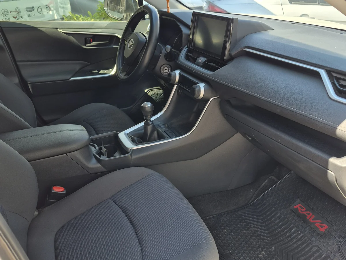 Toyota RAV4 — foto 11 de 11