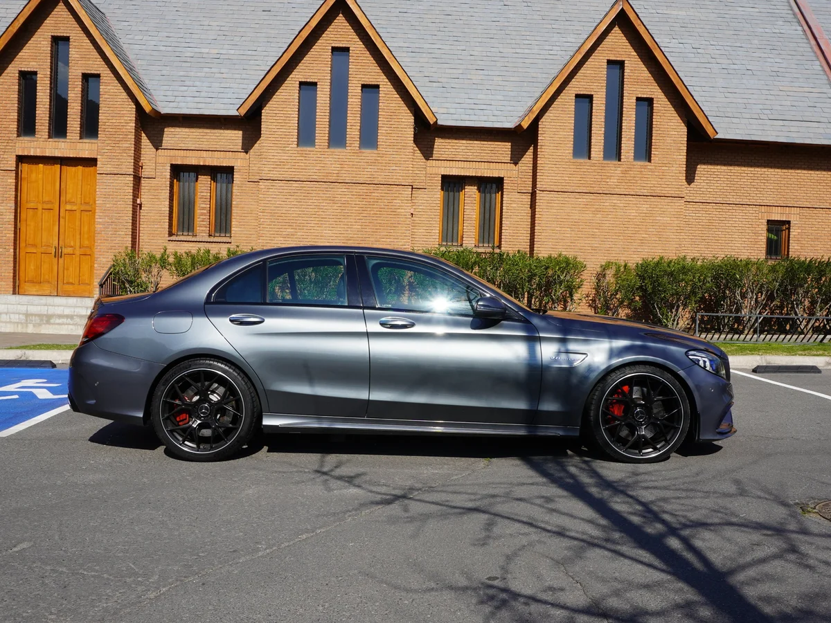 Mercedes Benz C63 AMG 4.0 Twin Turbo miniatura 4