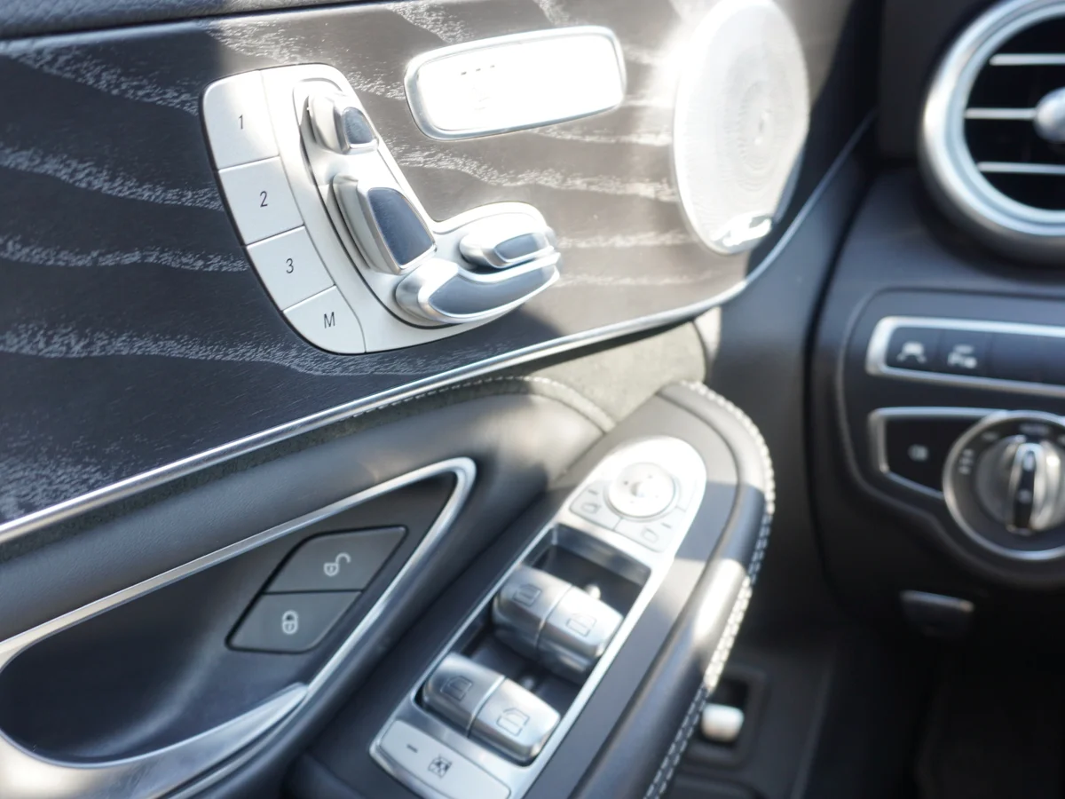 Mercedes Benz C63 AMG 4.0 Twin Turbo miniatura 28