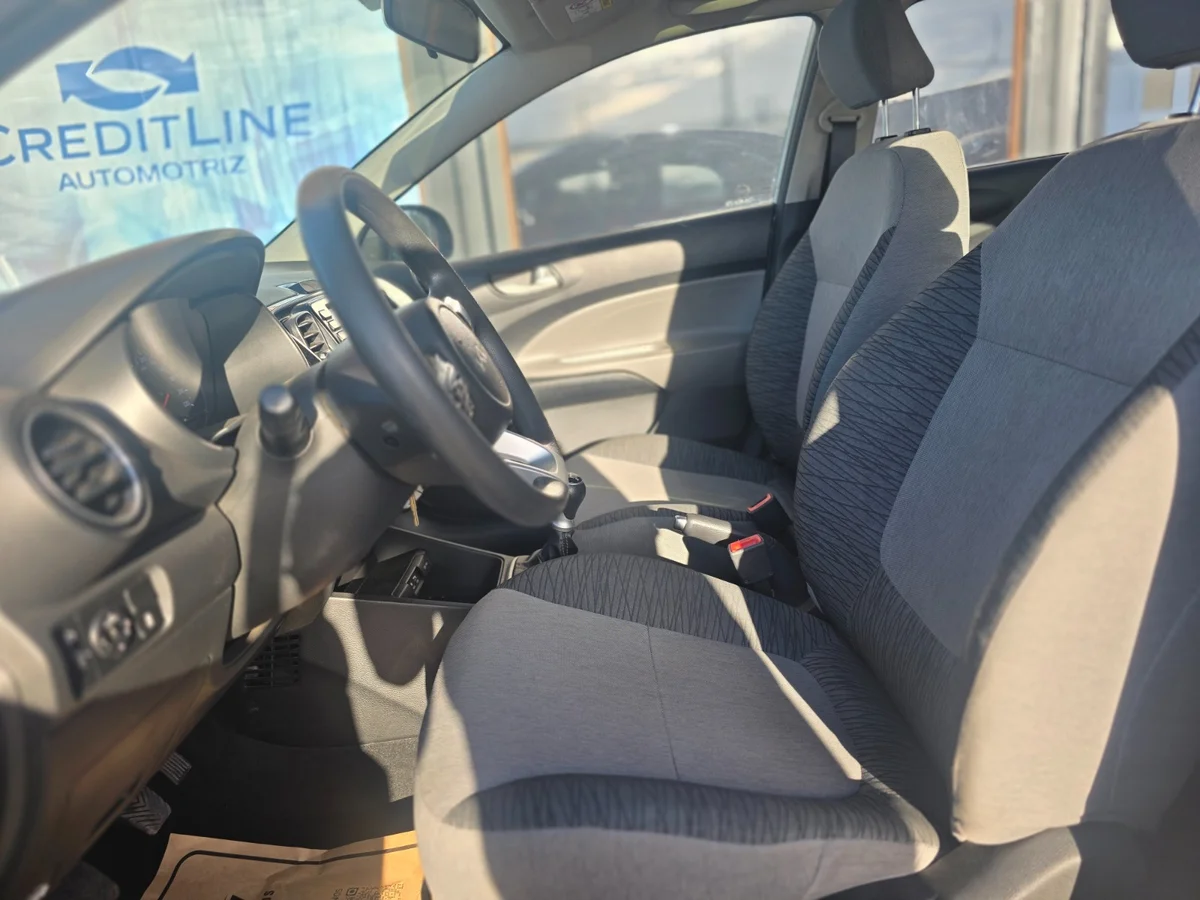 KIA Soluto 1.4 Ex Sunroof — foto 2 de 9