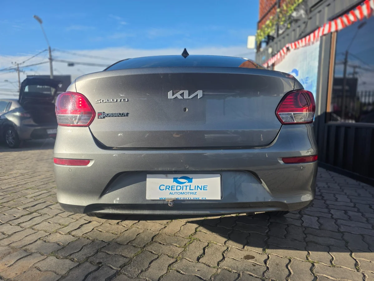 KIA Soluto 1.4 Ex Sunroof — foto 3 de 9