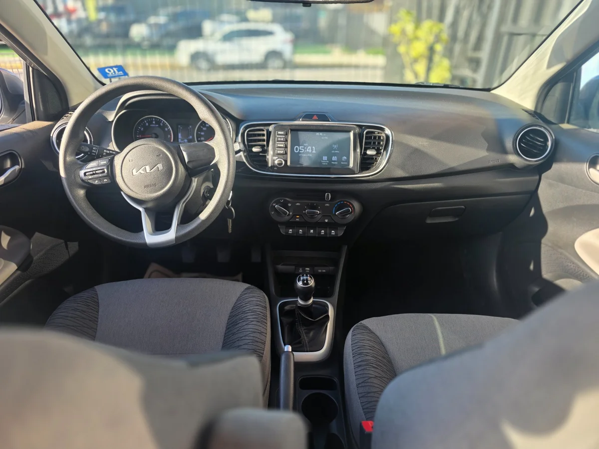 KIA Soluto 1.4 Ex Sunroof — foto 4 de 9