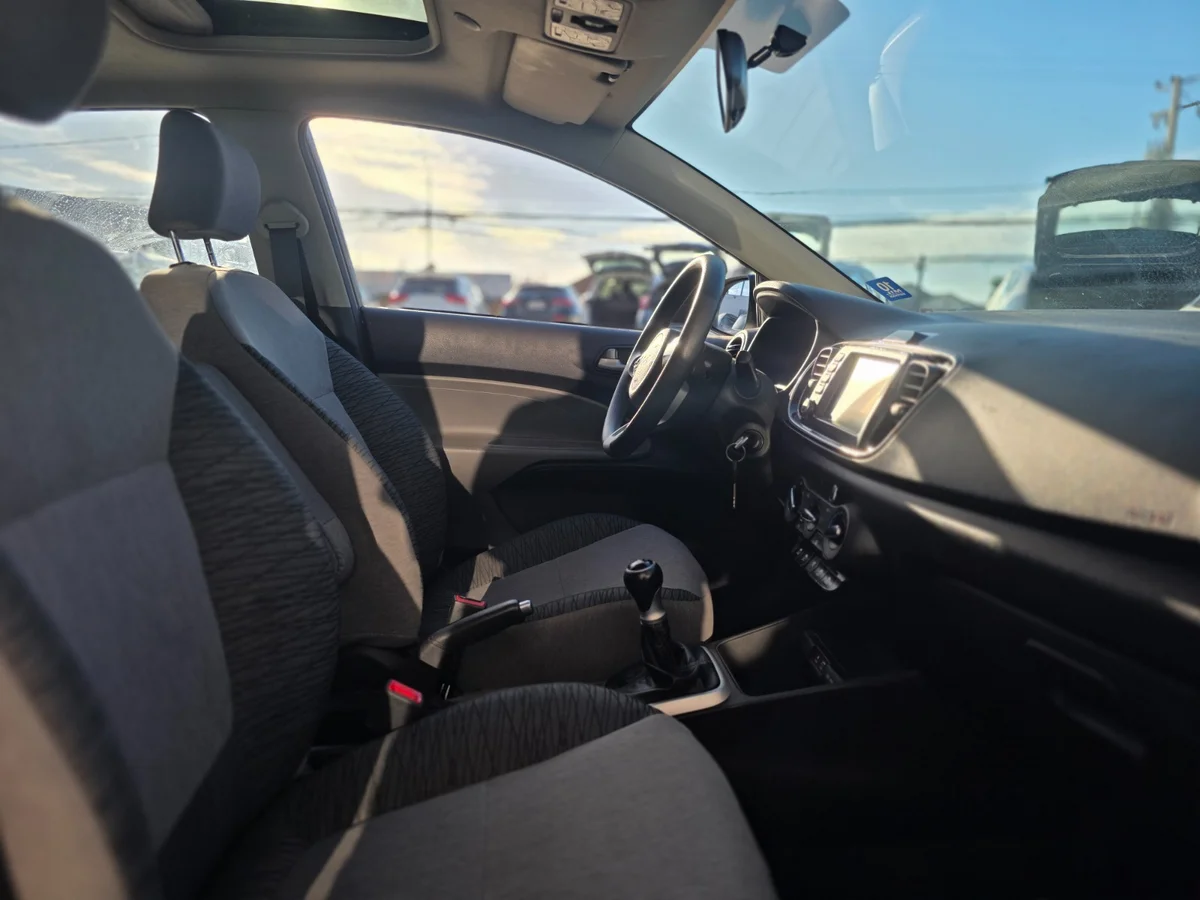 KIA Soluto 1.4 Ex Sunroof — foto 5 de 9