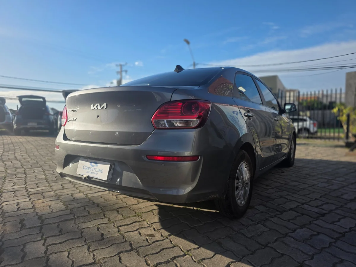 KIA Soluto 1.4 Ex Sunroof — foto 7 de 9