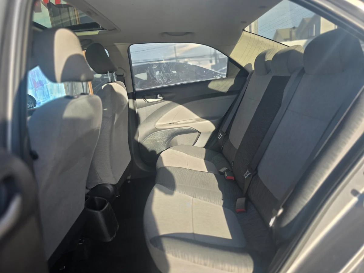 KIA Soluto 1.4 Ex Sunroof — foto 8 de 9