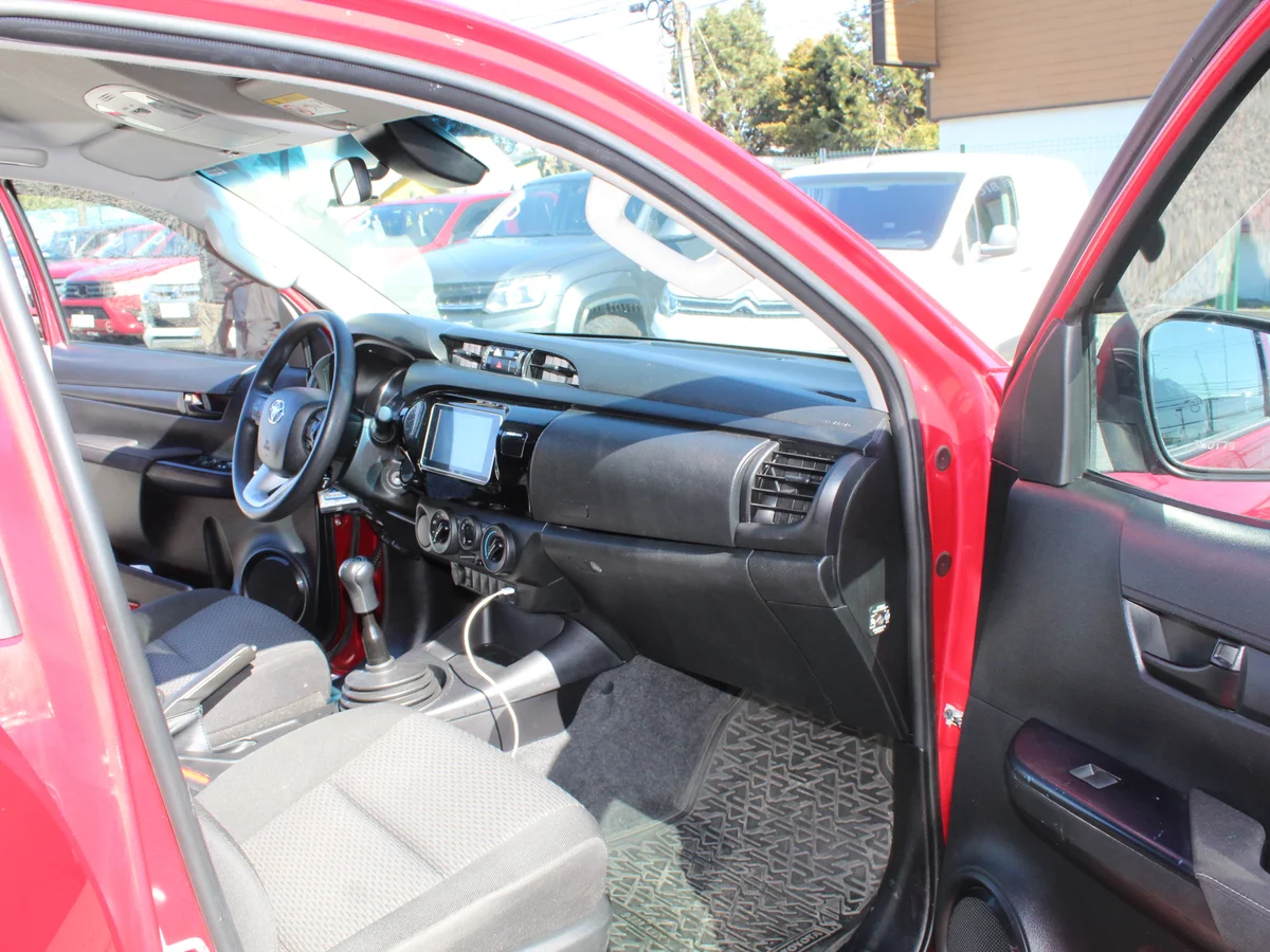 TOYOTA Hilux 2.4L DIESEL 2023