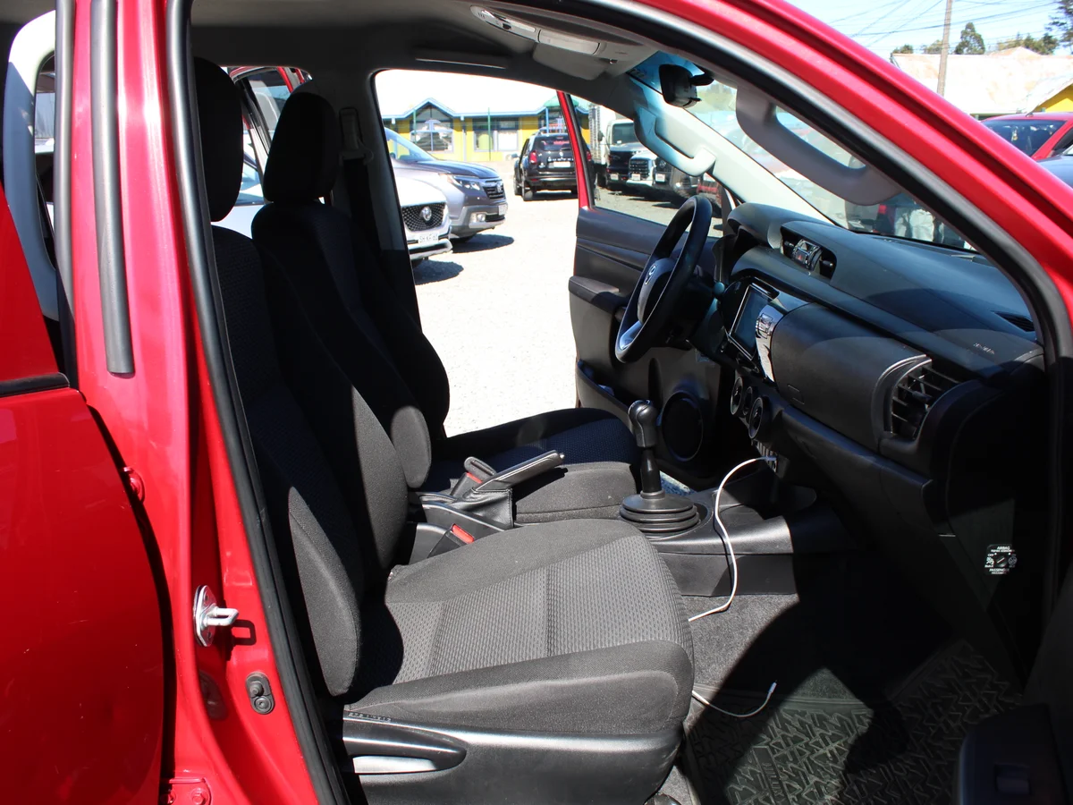 TOYOTA Hilux 2.4L DIESEL 2023
