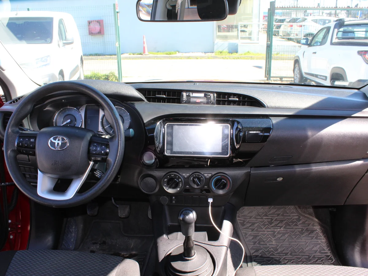 TOYOTA Hilux 2.4L DIESEL 2023 - Miniatura 8