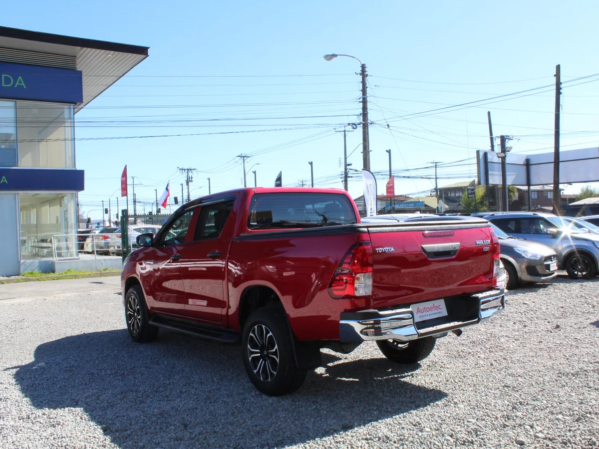 TOYOTA Hilux 2.4L DIESEL 2023 - Miniatura 10