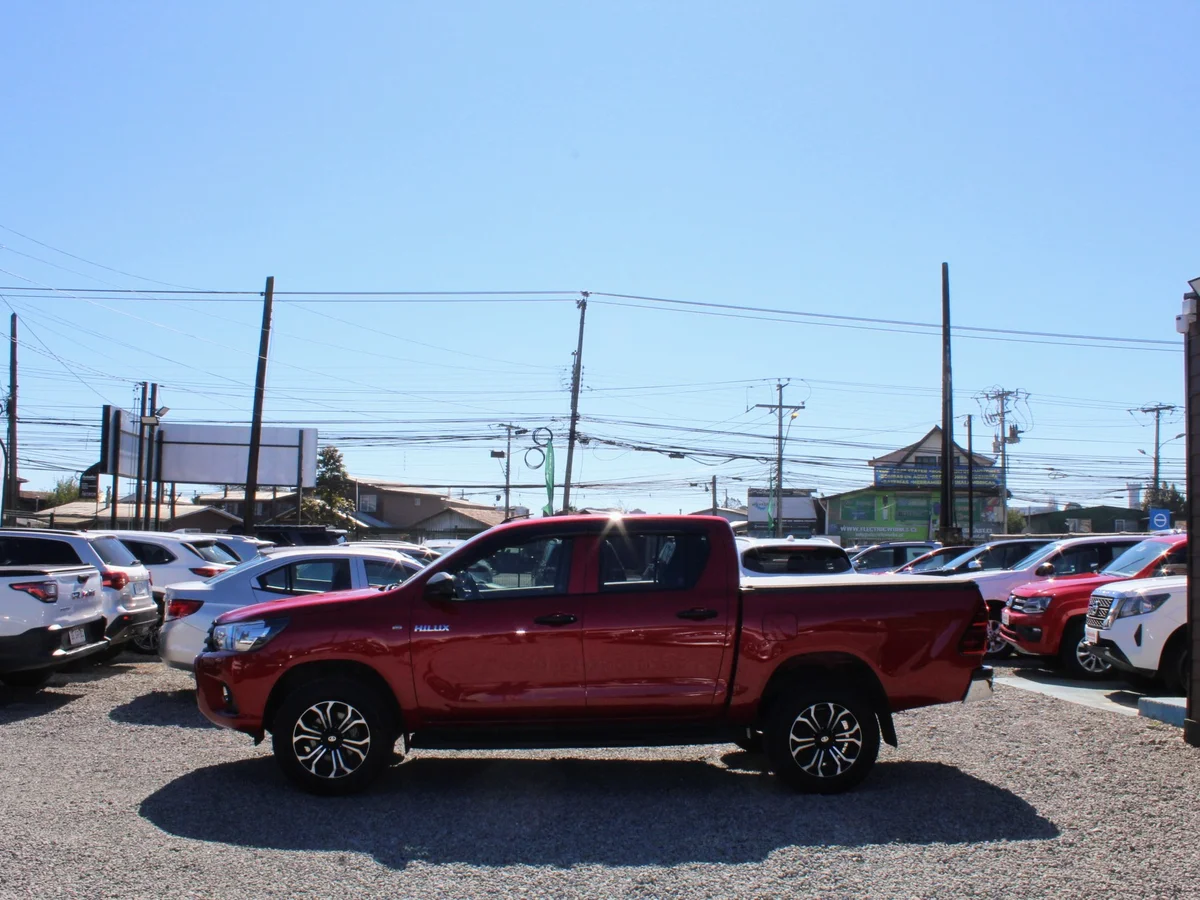 TOYOTA Hilux 2.4L DIESEL 2023 - Miniatura 12