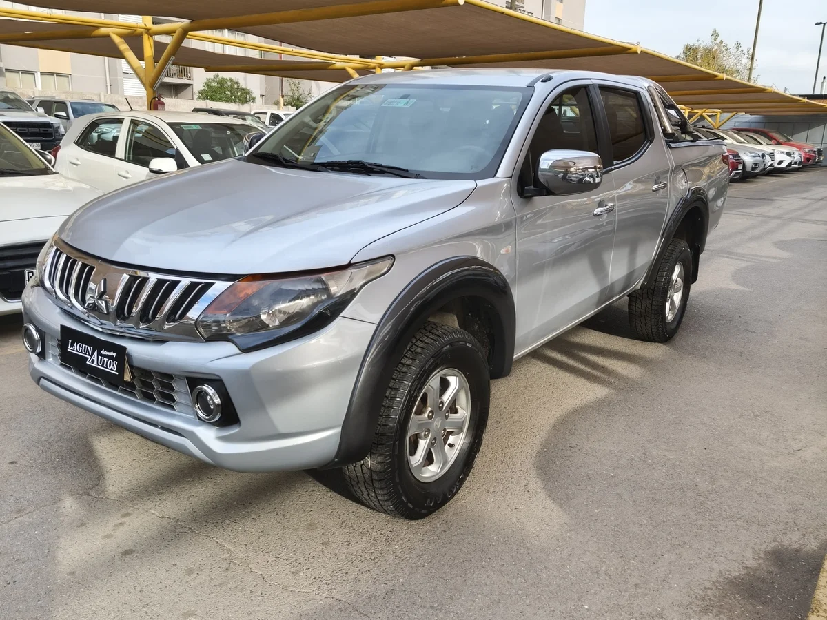MITSUBISHI L200 KATANA CR 2.4 2017 - Miniatura 3
