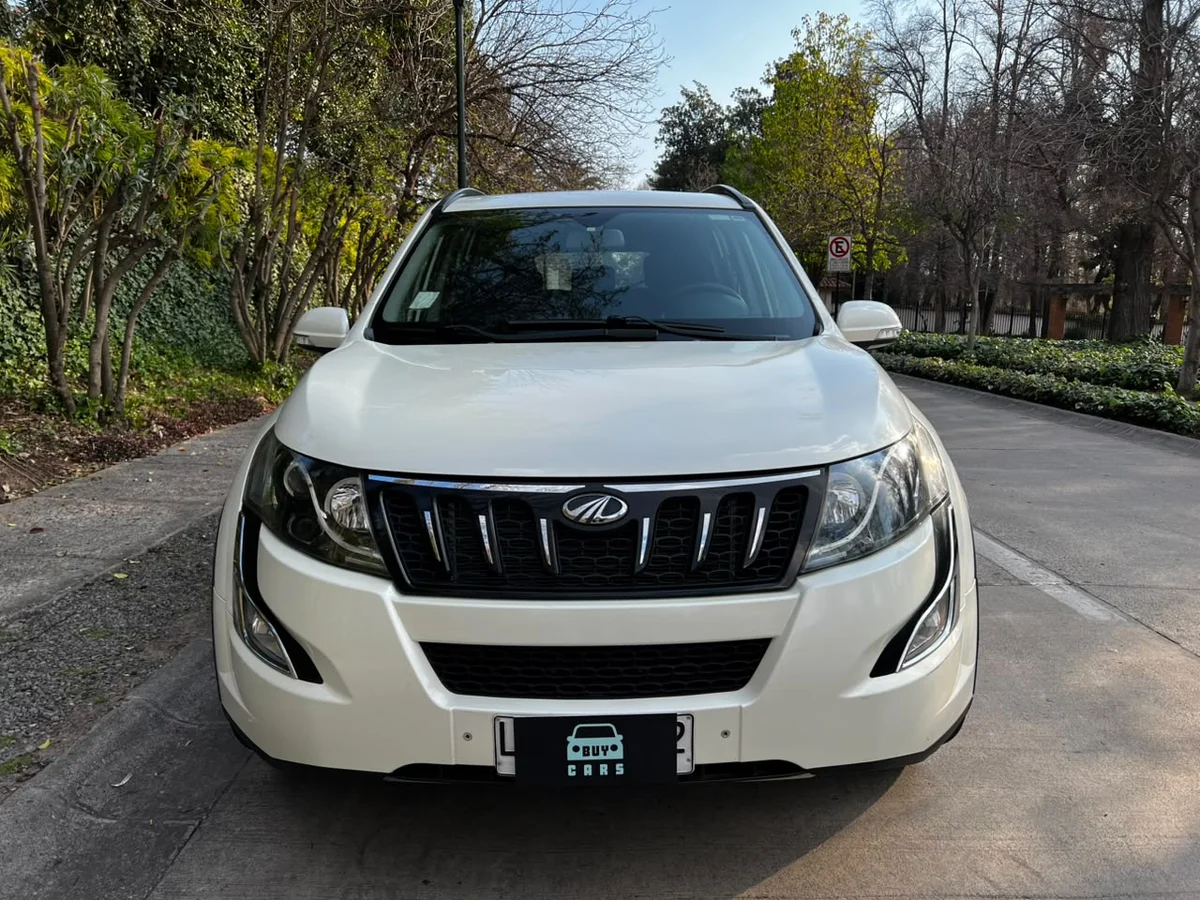 MAHINDRA XUV 500 2.2L BENCINA 4X2 AUT AÑO 2019 - Miniatura 2