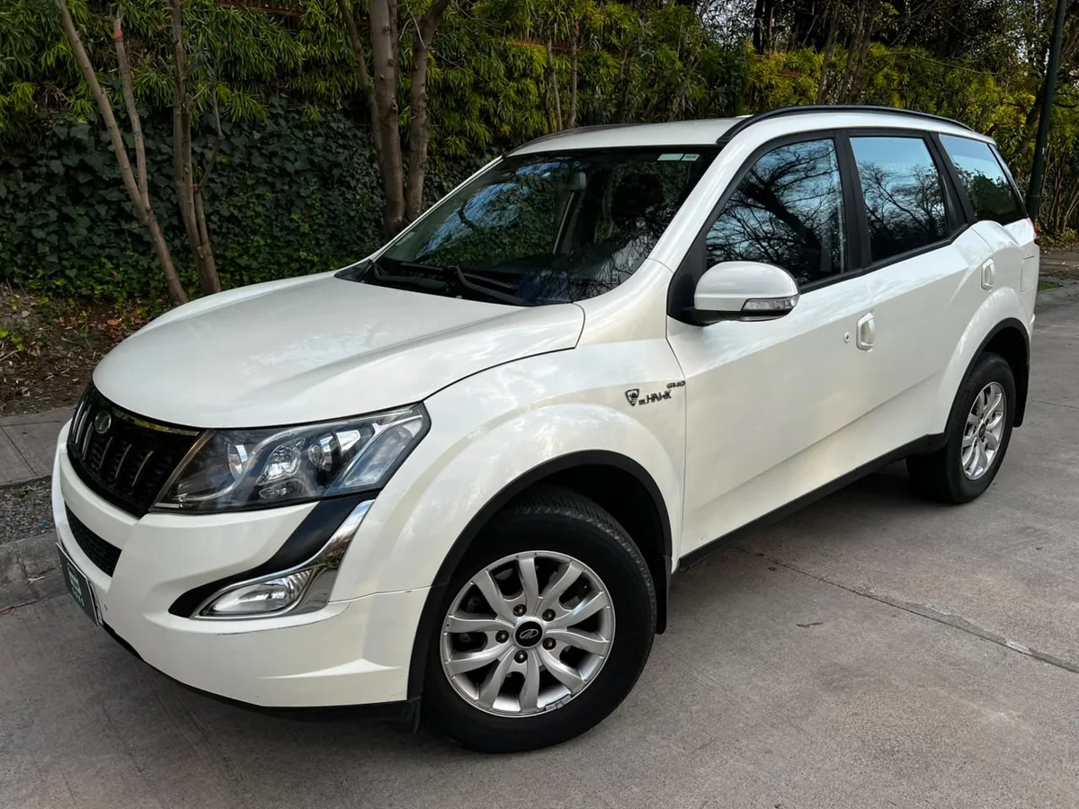 MAHINDRA XUV 500 2.2L BENCINA 4X2 AUT AÑO 2019 - Miniatura 3