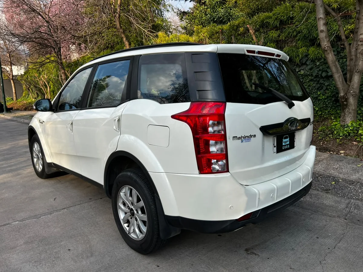 MAHINDRA XUV 500 2.2L BENCINA 4X2 AUT AÑO 2019 - Miniatura 5