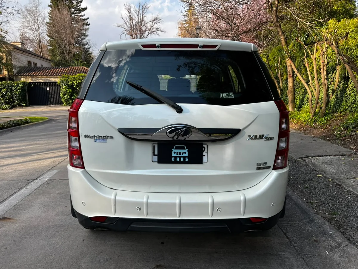MAHINDRA XUV 500 2.2L BENCINA 4X2 AUT AÑO 2019 - Miniatura 6