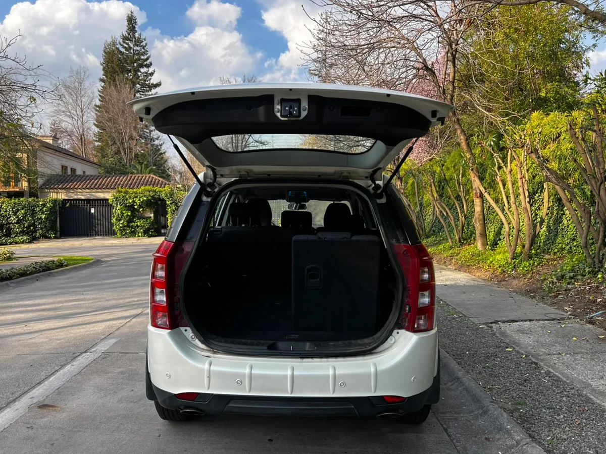 MAHINDRA XUV 500 2.2L BENCINA 4X2 AUT AÑO 2019 - Miniatura 7
