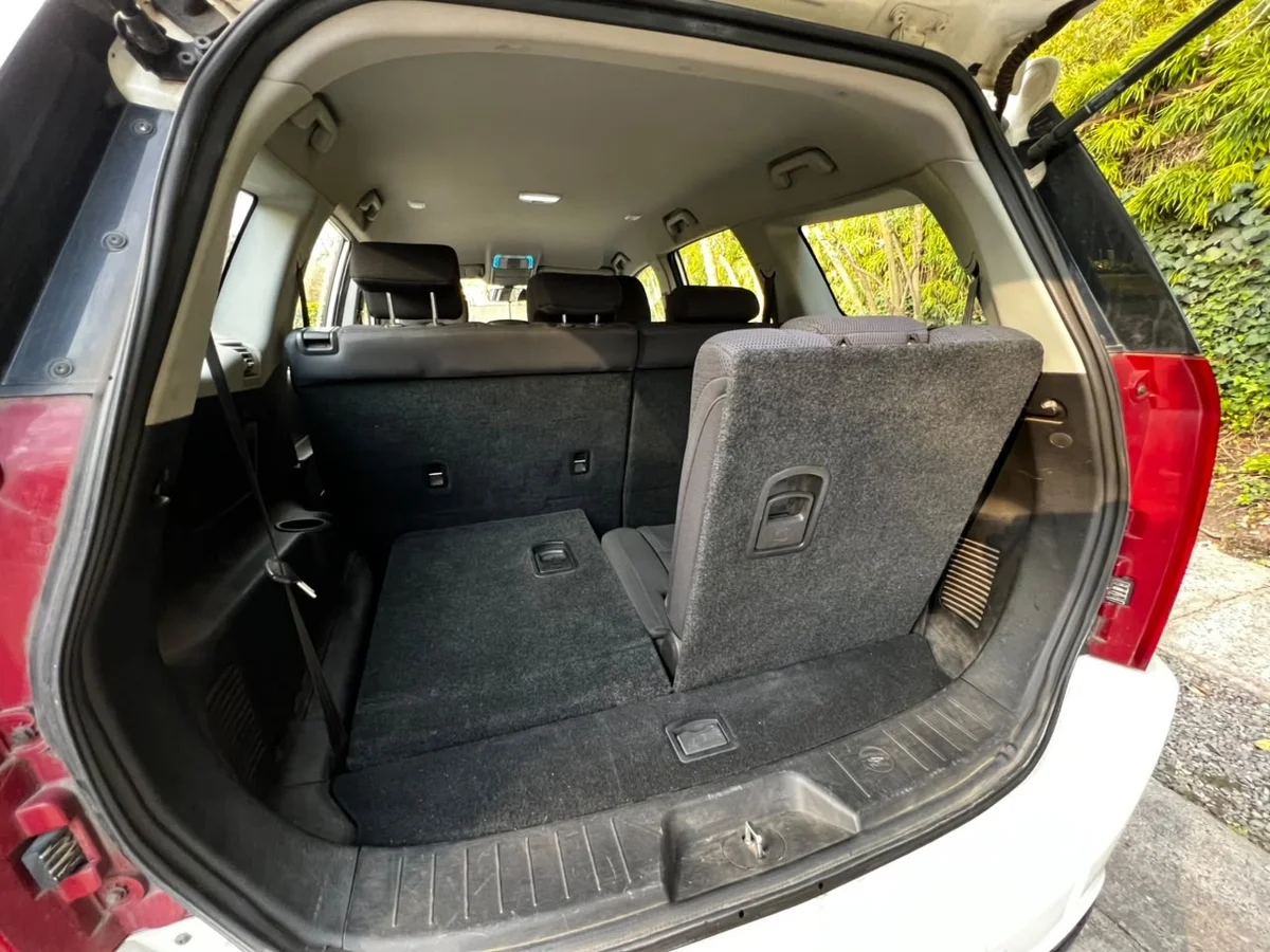 MAHINDRA XUV 500 2.2L BENCINA 4X2 AUT AÑO 2019 - Miniatura 8