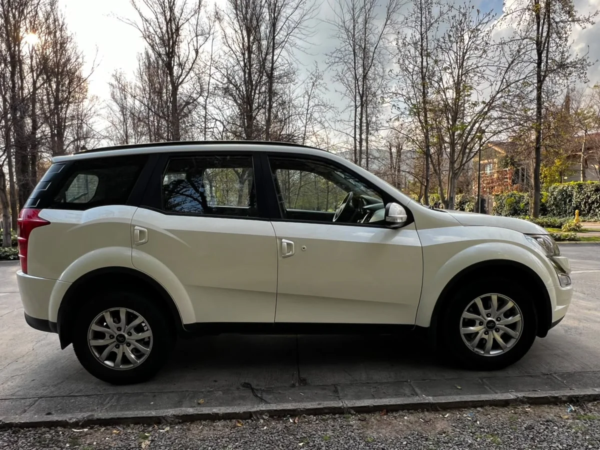 MAHINDRA XUV 500 2.2L BENCINA 4X2 AUT AÑO 2019 - Miniatura 10