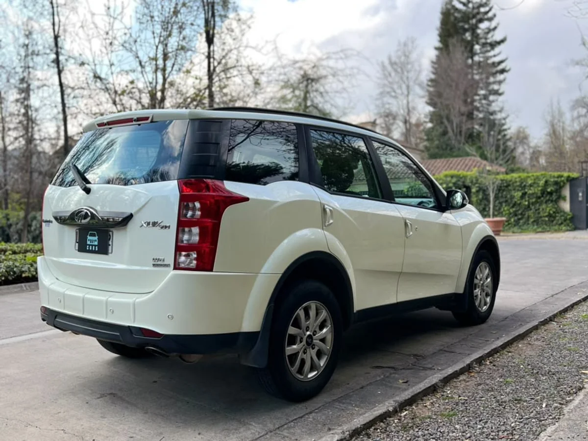 MAHINDRA XUV 500 2.2L BENCINA 4X2 AUT AÑO 2019 - Miniatura 11